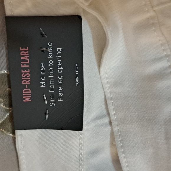 Torrid Jeans/ Size 28 Women - Picture 5 of 8